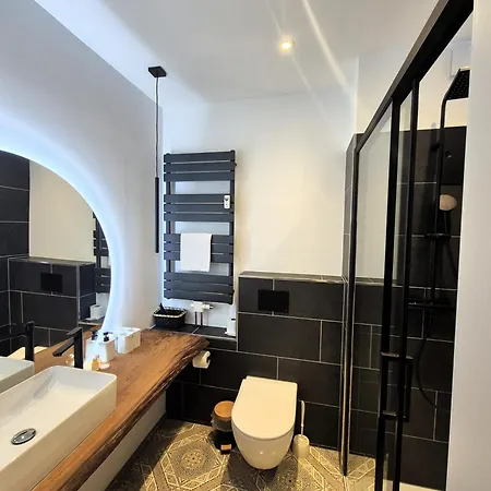 Apartment 21138 *